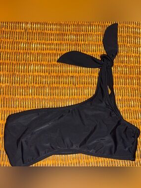 ⭐️3/$15⭐️Abercrombie & Fitch Black One-Shoulder Swim Top with Tie